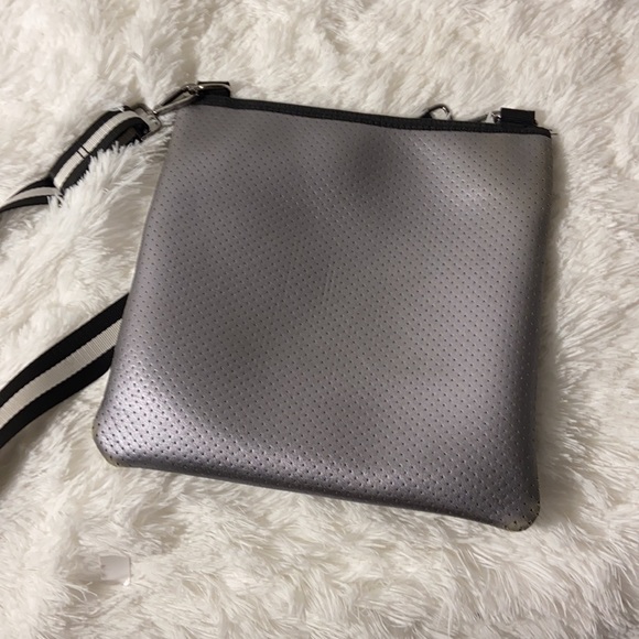 Haute Shore crossbody purse - Picture 12 of 12